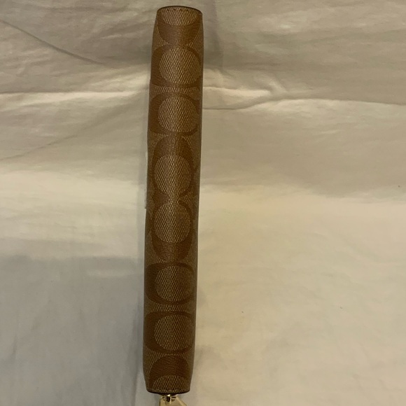 NWOT Coach X Peanuts Long Zip Wallet In Signature Canvas With Snoopy Patches - Picture 3 of 5